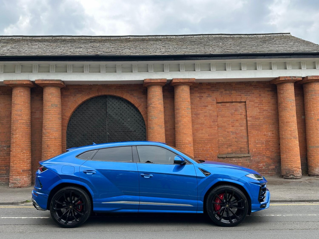 View LAMBORGHINI URUS SUV (2017 - 2021)