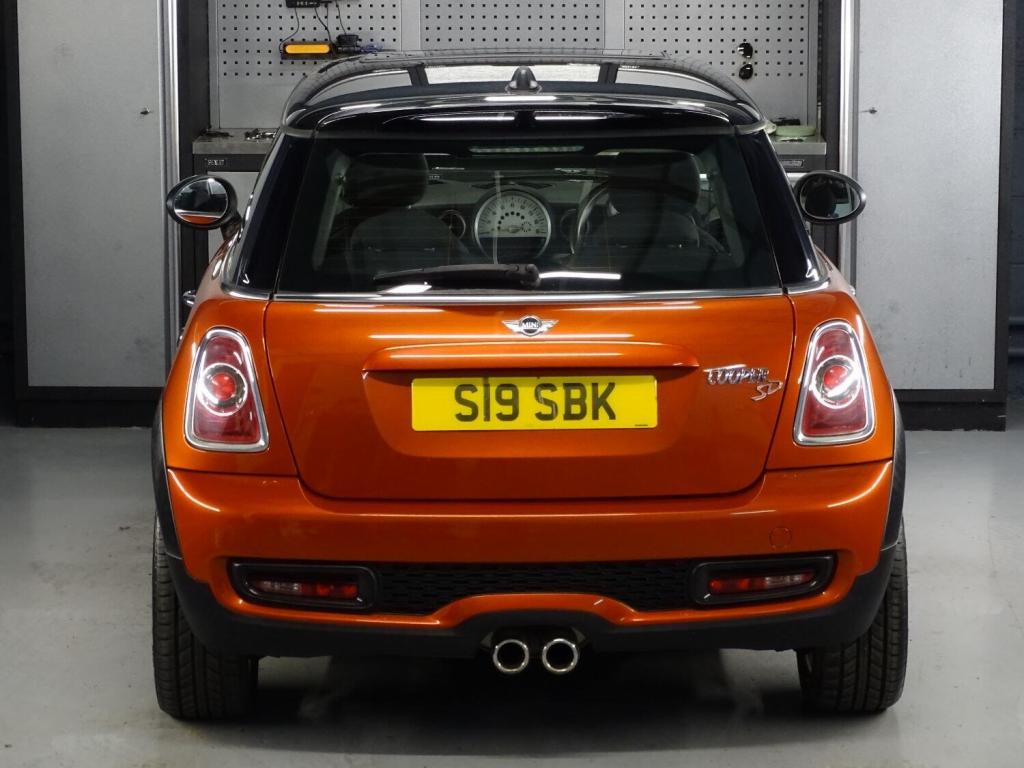 MINI HATCH