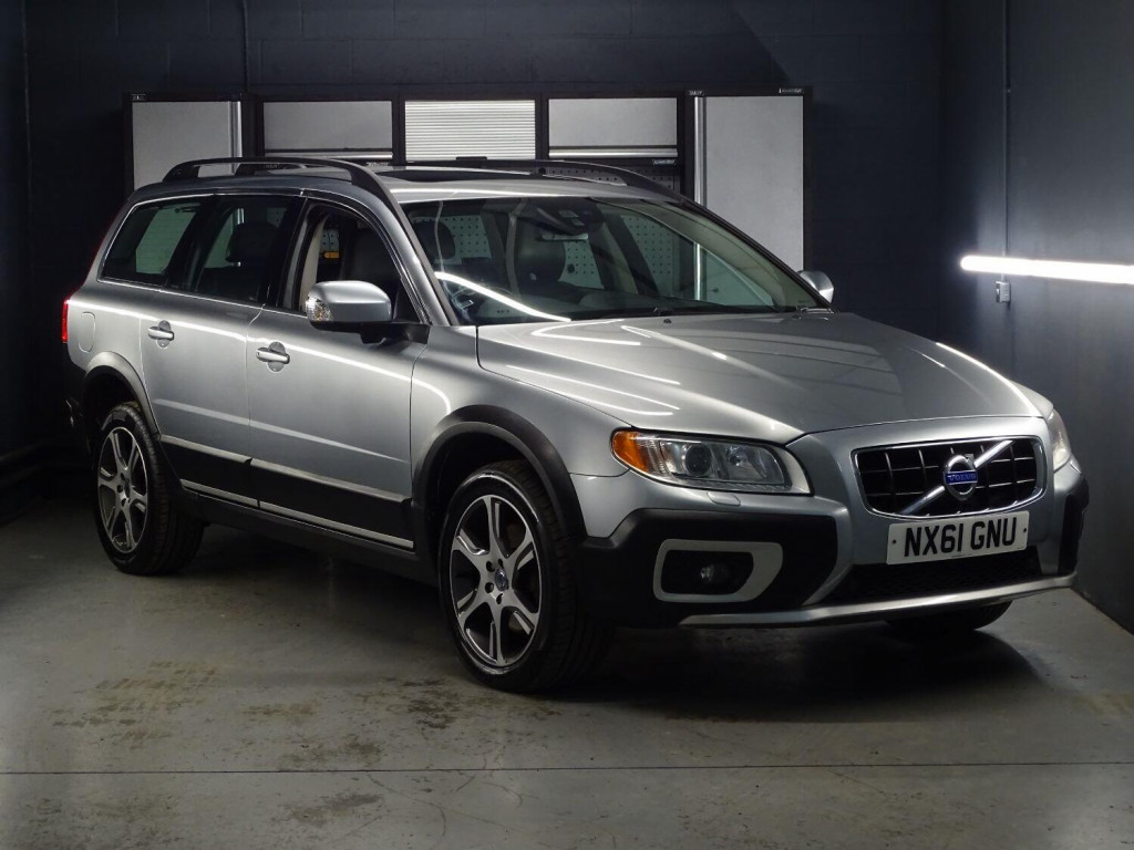 View VOLVO XC70 2.4 D5 SE Lux