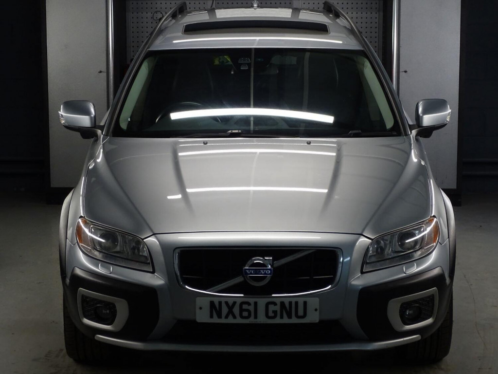 View VOLVO XC70 2.4 D5 SE Lux