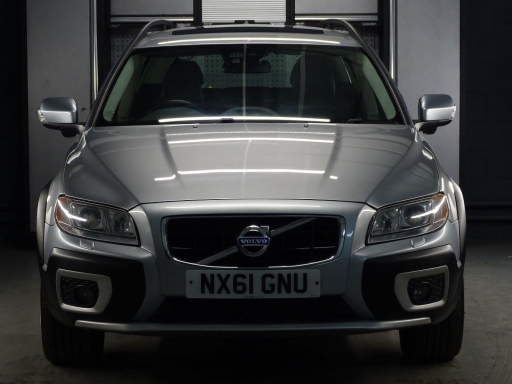 View VOLVO XC70 2.4 D5 SE Lux