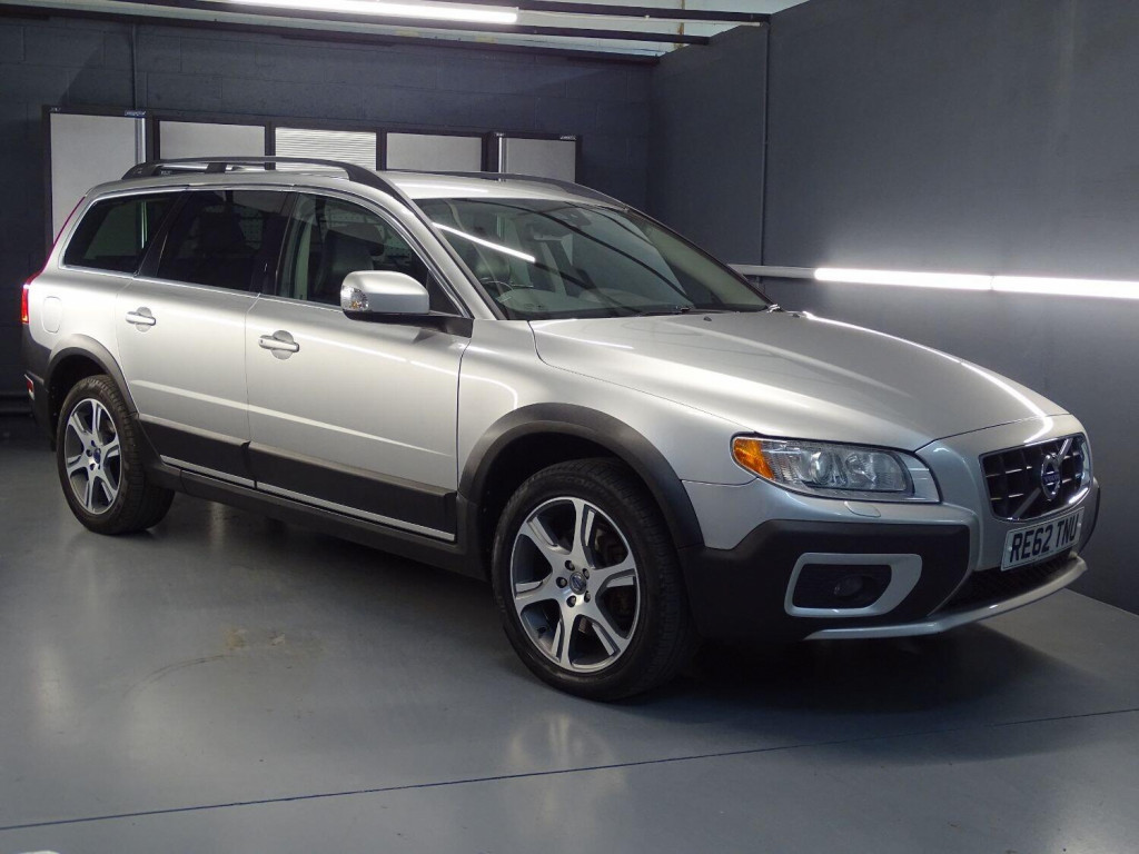 View VOLVO XC70 2.4 D5 SE Lux