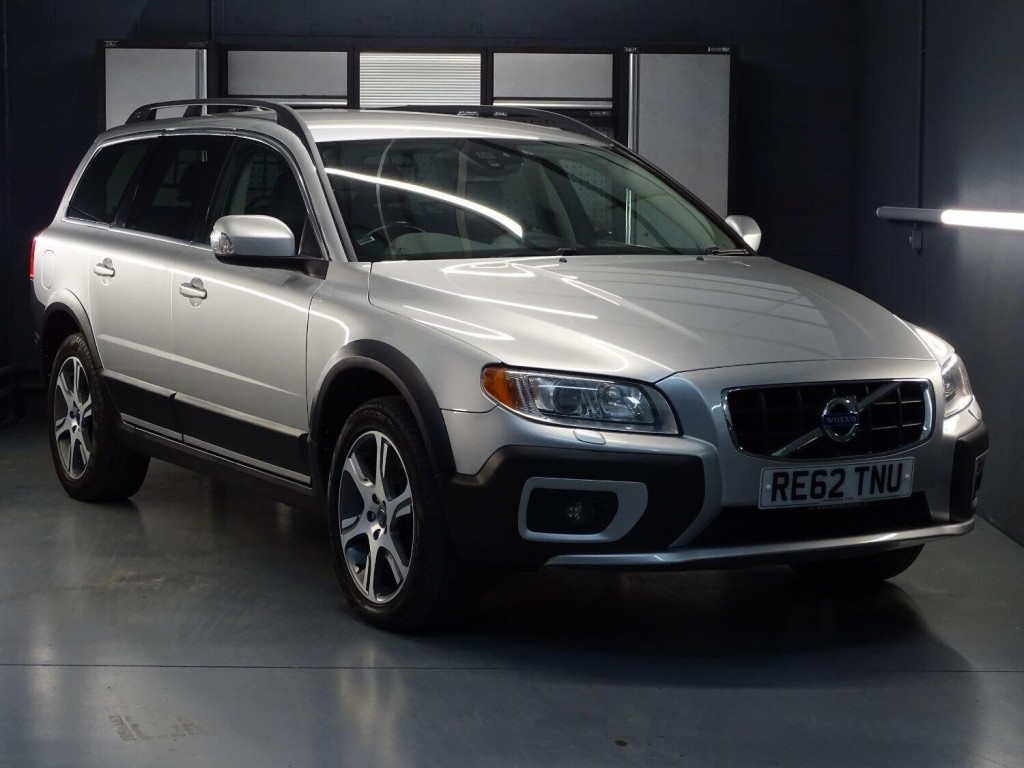 View VOLVO XC70 2.4 D5 SE Lux