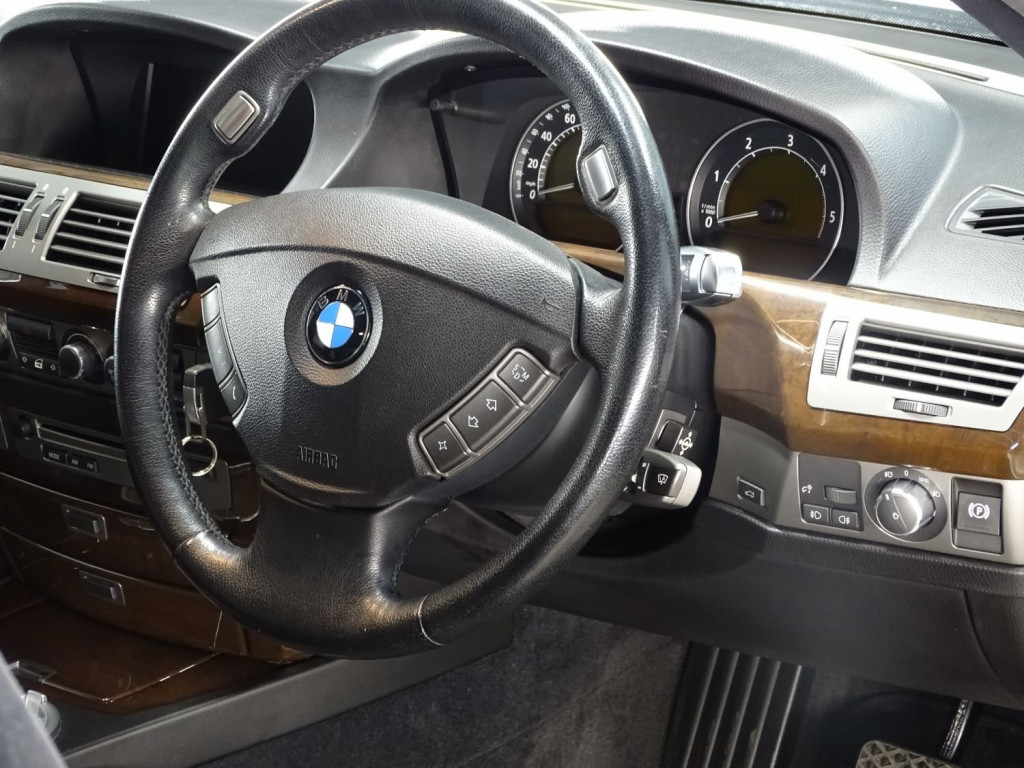 BMW 7 SERIES