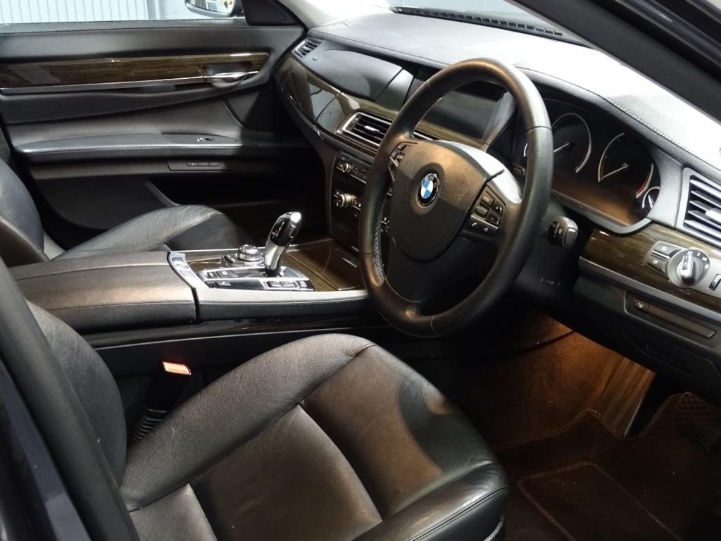 BMW 7 SERIES