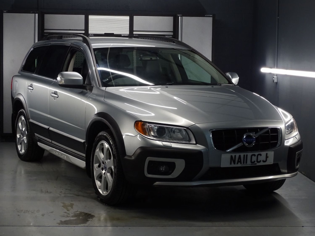 View VOLVO XC70 D5 SE LUX AWD