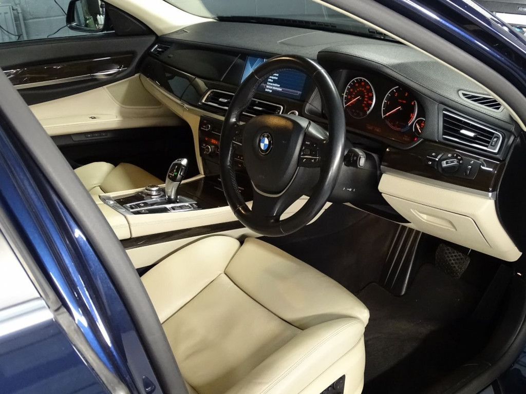 BMW 7 SERIES