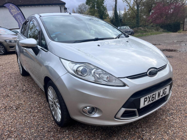 FORD FIESTA 1.6 Titanium 5dr (2011/61)