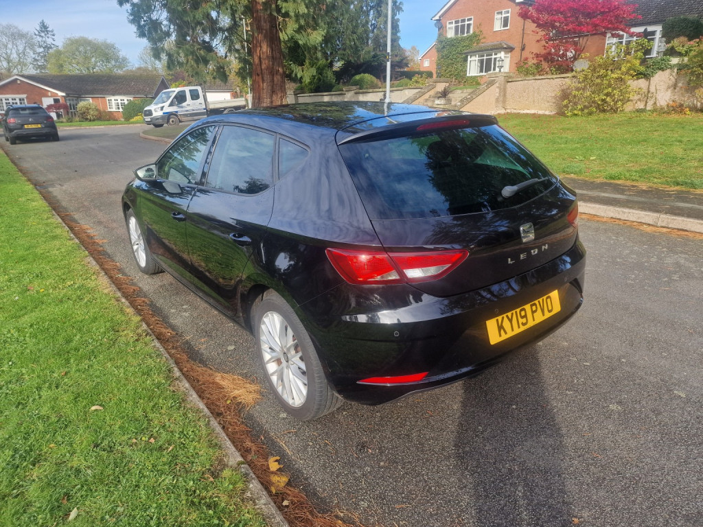 View SEAT LEON 1.6 TDI SE Dynamic