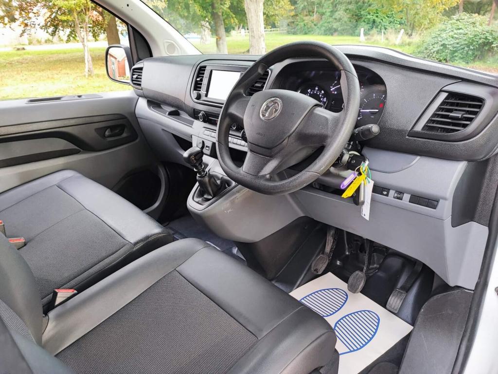 VAUXHALL VIVARO