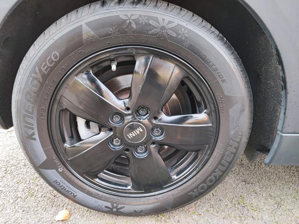 MINI HATCH