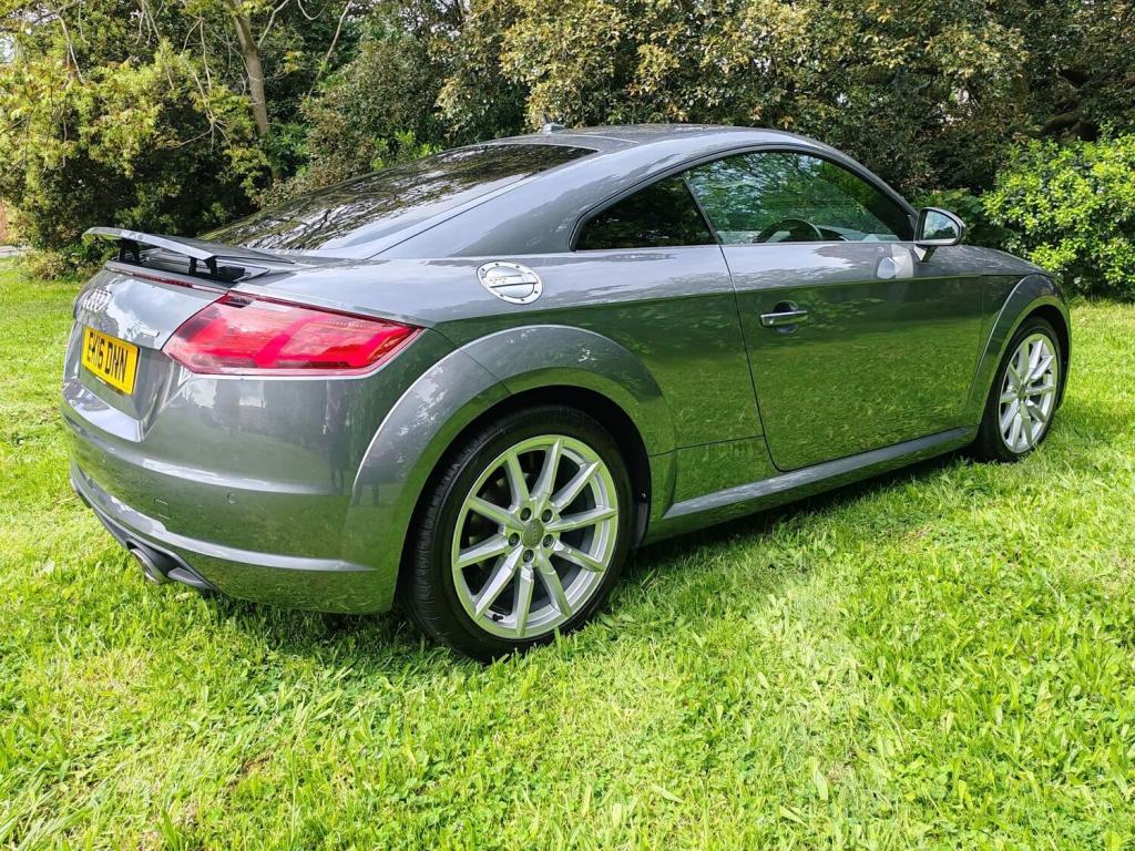 AUDI TT