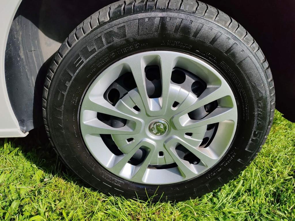 VAUXHALL VIVARO