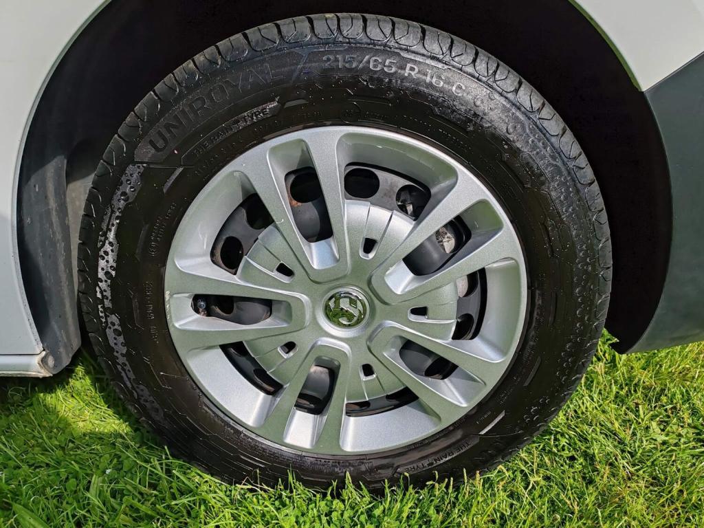 VAUXHALL VIVARO