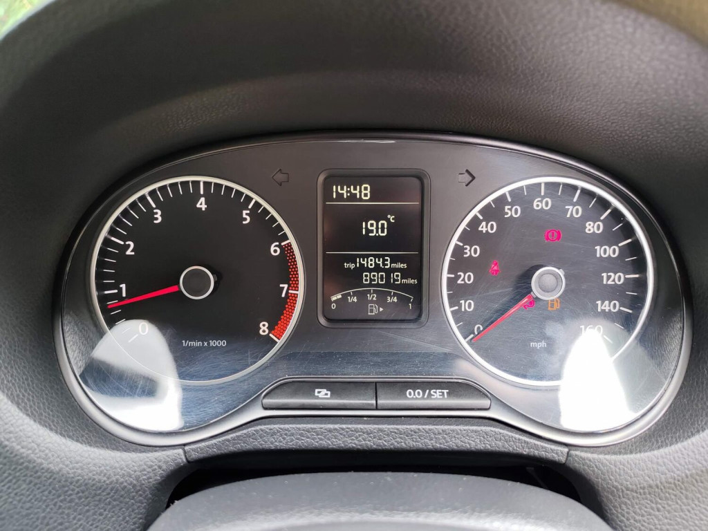 VOLKSWAGEN POLO