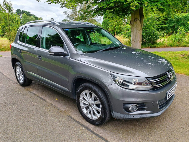 VOLKSWAGEN TIGUAN