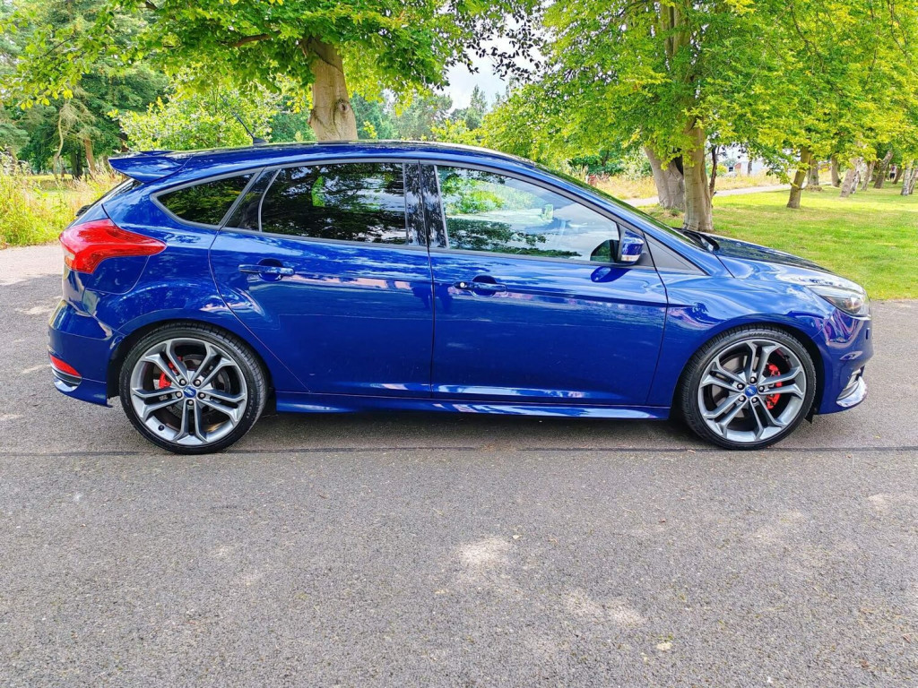 View FORD FOCUS 2.0T EcoBoost ST-3 Euro 6 (s/s) 5dr