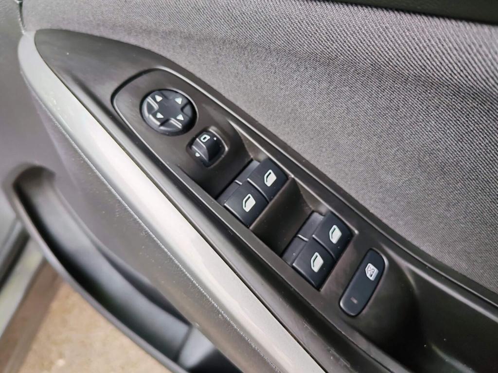 VAUXHALL GRANDLAND X