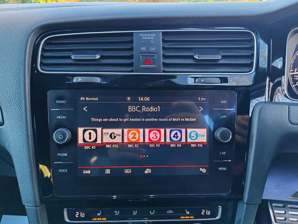 VOLKSWAGEN GOLF