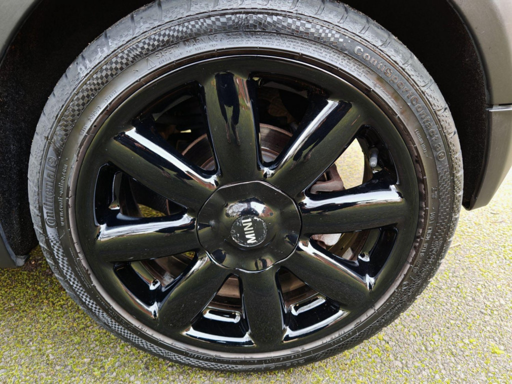 MINI HATCH