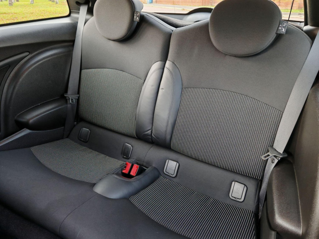 MINI HATCH