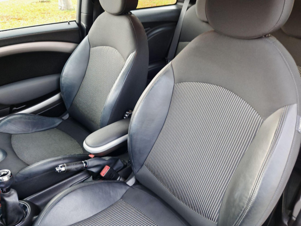 MINI HATCH