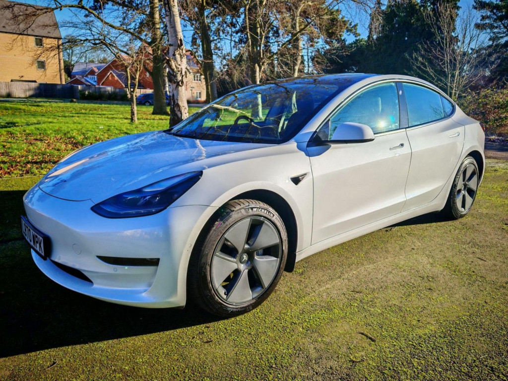 TESLA MODEL 3