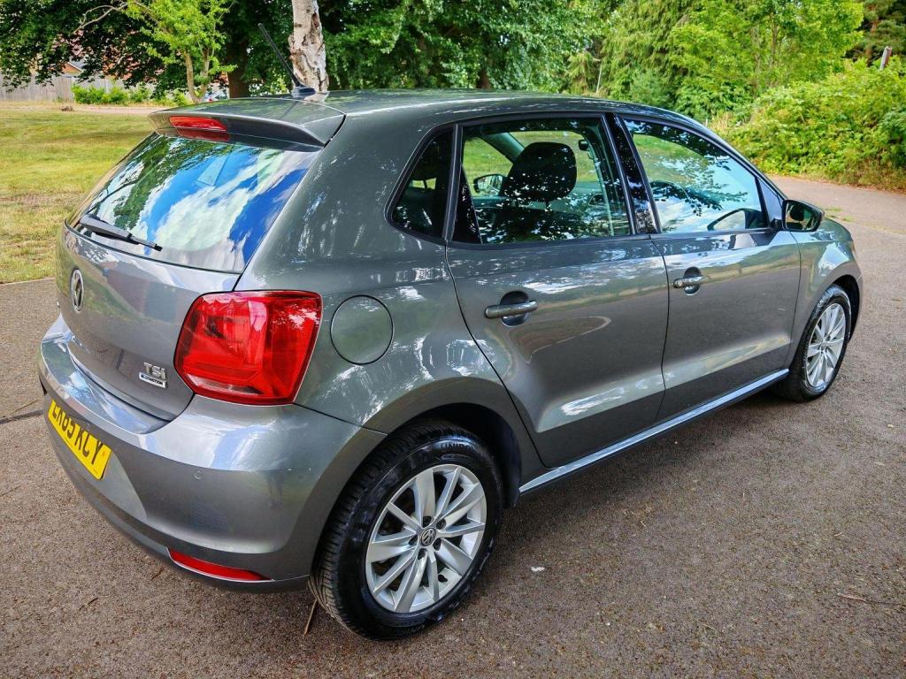 VOLKSWAGEN POLO