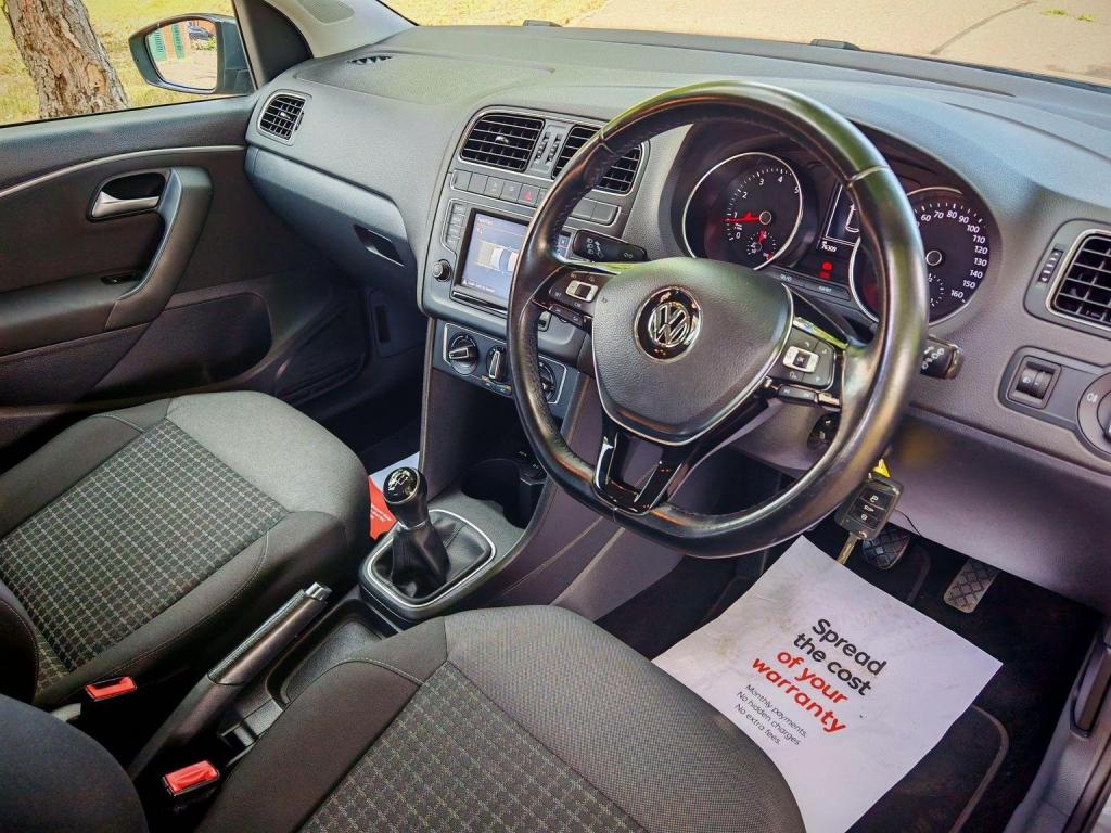 VOLKSWAGEN POLO