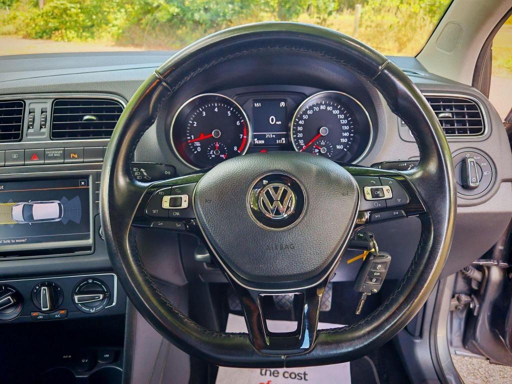VOLKSWAGEN POLO