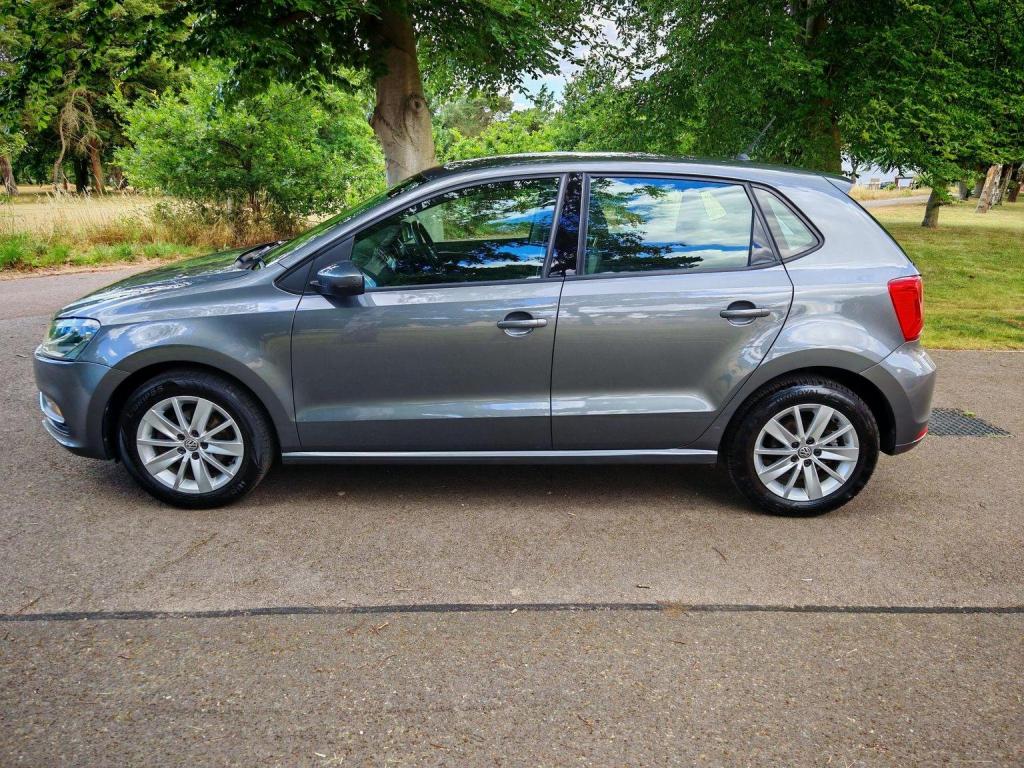 VOLKSWAGEN POLO