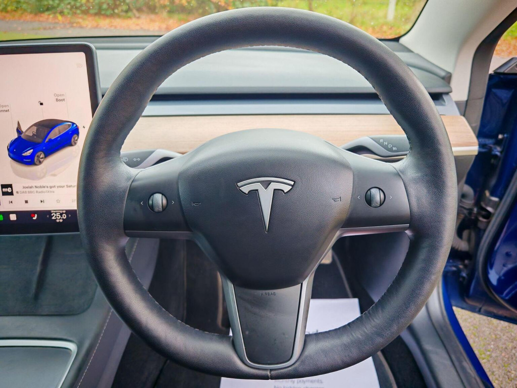 TESLA MODEL 3