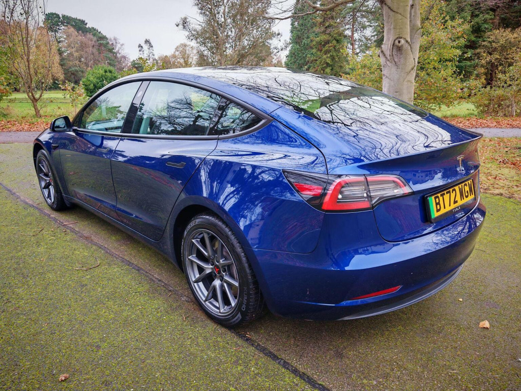 TESLA MODEL 3