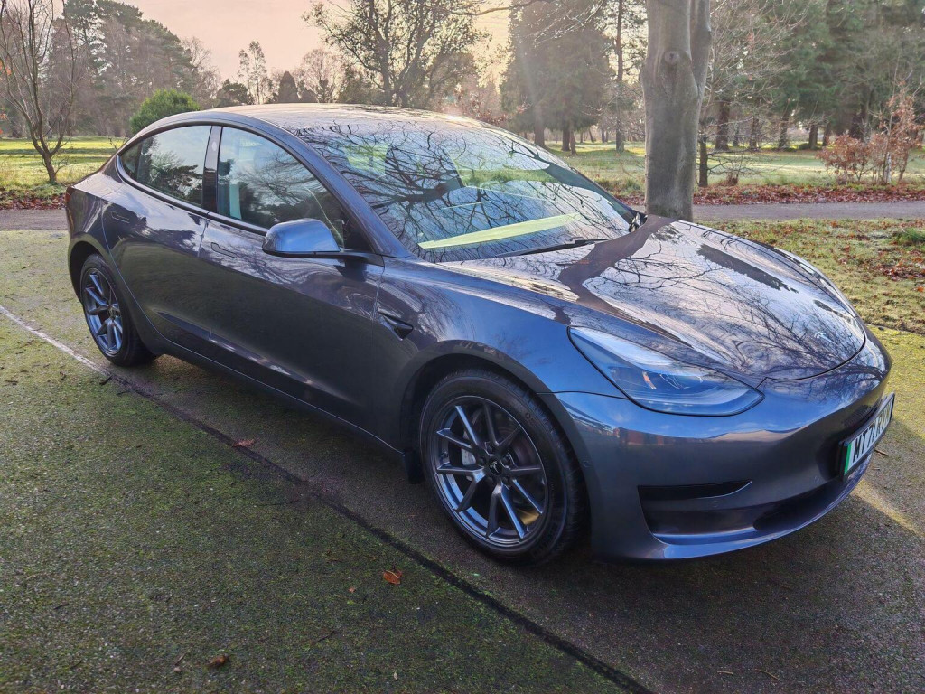 TESLA MODEL 3