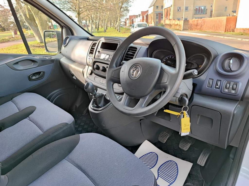 VAUXHALL VIVARO