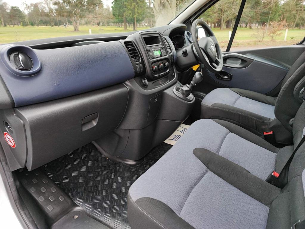 VAUXHALL VIVARO
