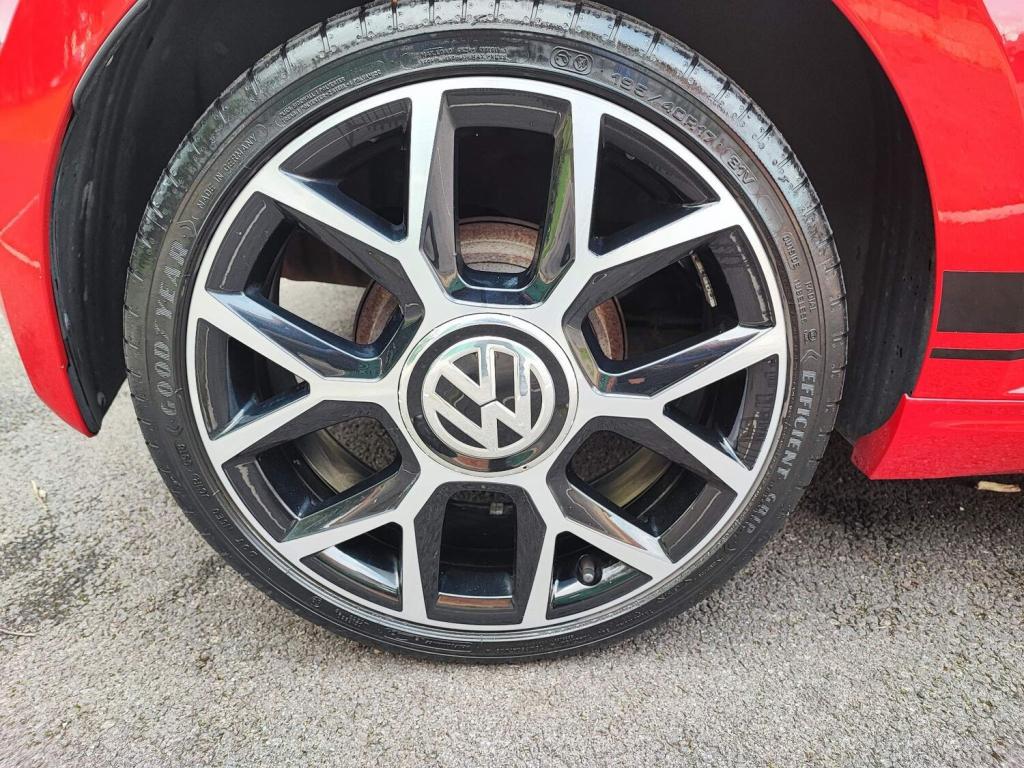VOLKSWAGEN UP