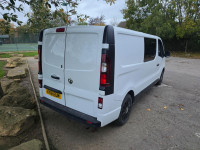 VAUXHALL VIVARO