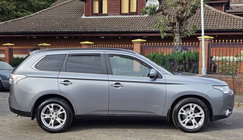 MITSUBISHI OUTLANDER