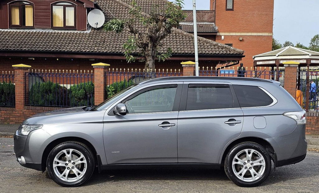 MITSUBISHI OUTLANDER