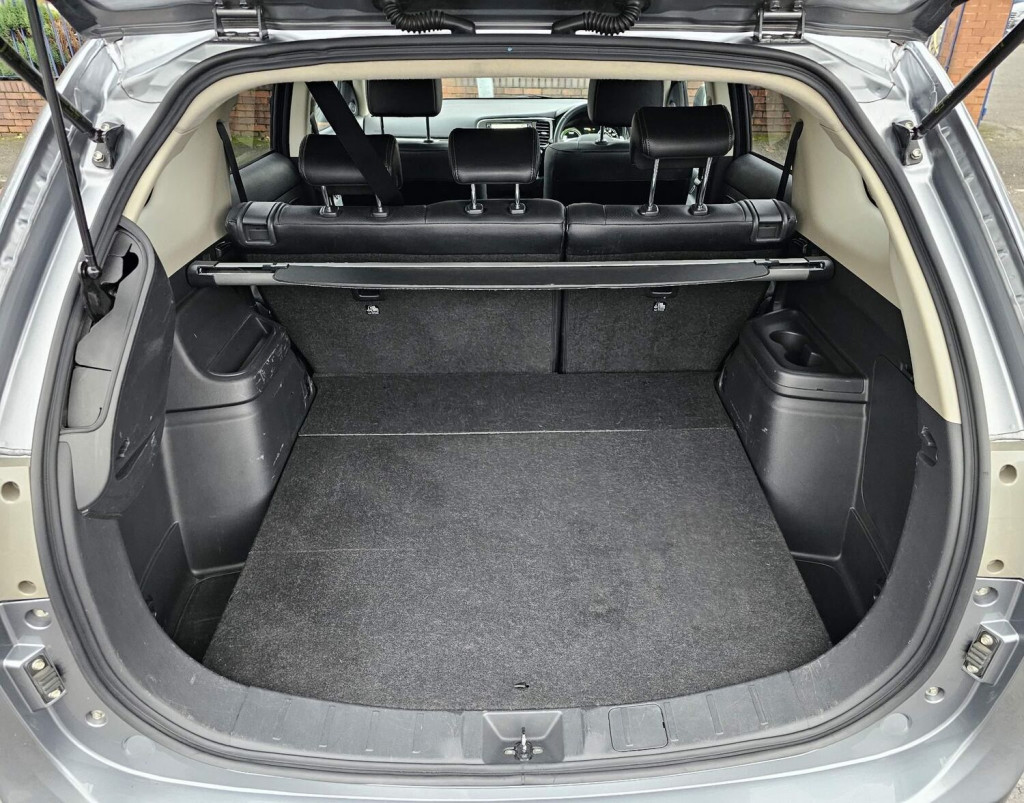MITSUBISHI OUTLANDER