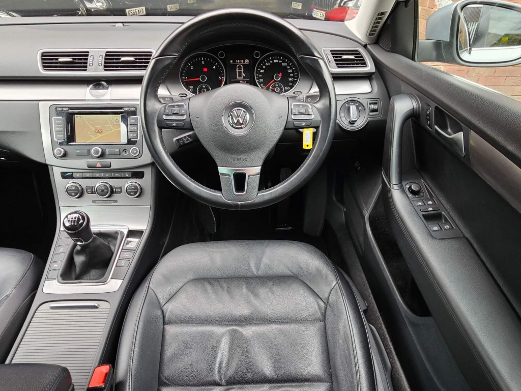 VOLKSWAGEN PASSAT