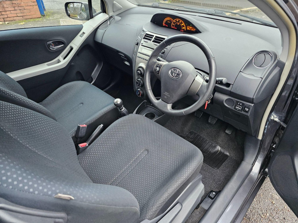 TOYOTA YARIS