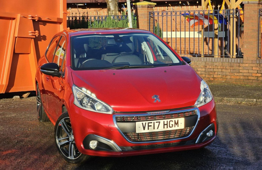 PEUGEOT 208