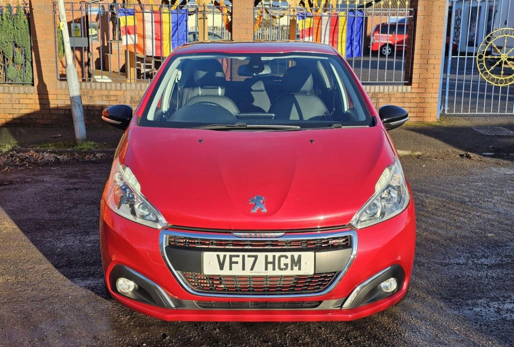 PEUGEOT 208