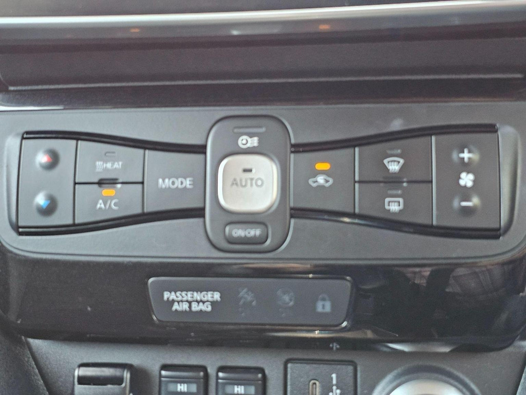 NISSAN LEAF
