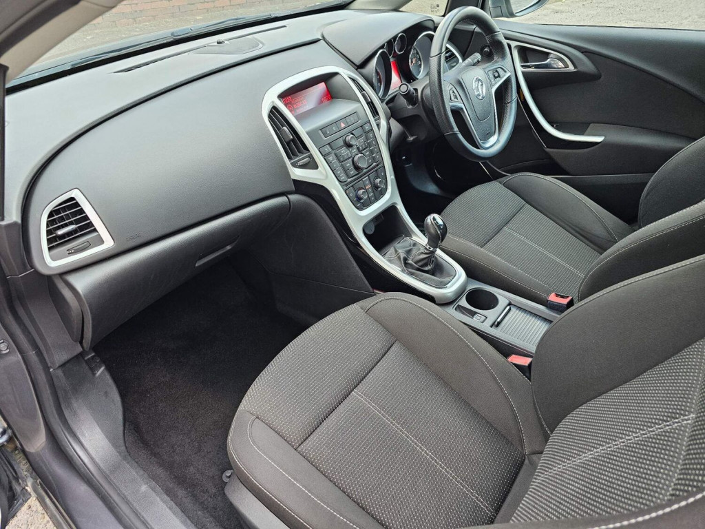 VAUXHALL ASTRA