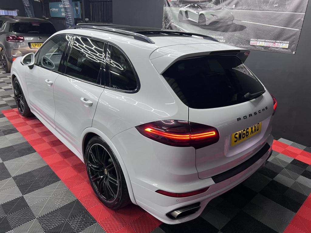 PORSCHE CAYENNE