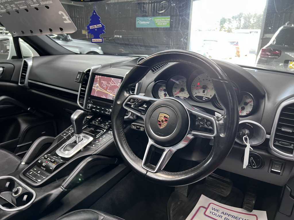 PORSCHE CAYENNE