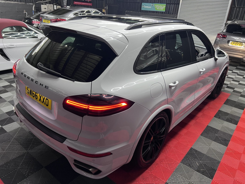 PORSCHE CAYENNE